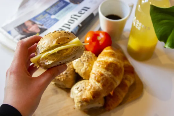 FROKOST: Få frokosten levert på døren med Morgenlevering. Foto: Synne Knutsen